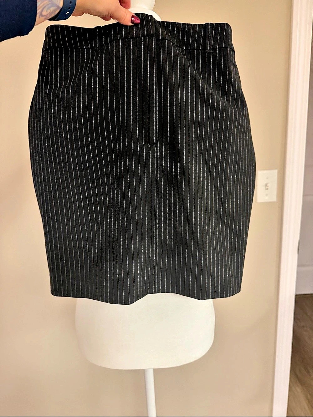 White House, Black market Pinstripe Pencil Skirt in Black